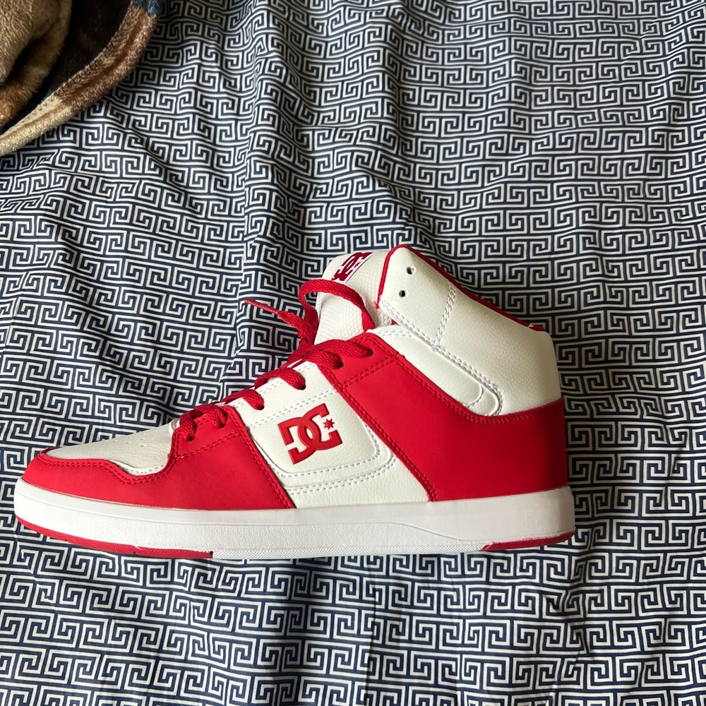 DC SHOES (WITH BOX)